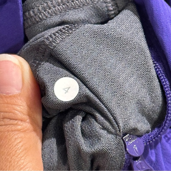 Lululemon Size 4 Bruised Berry Transition Jacket Athletic Athleisure Performance - Picture 4 of 4